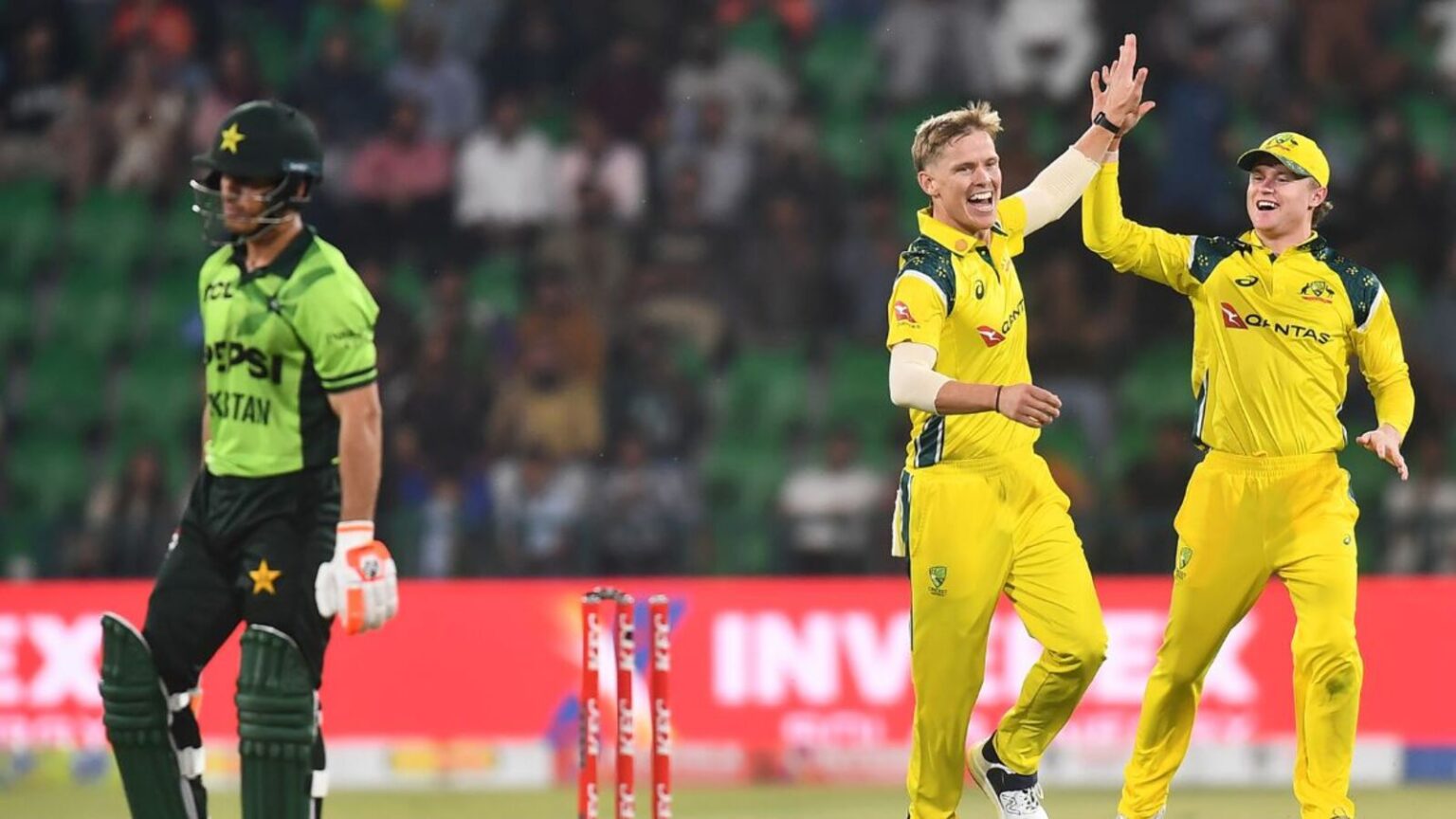 Pakistan's Batting Collapse Leads to Australia's Leveling Win in 2nd ODI